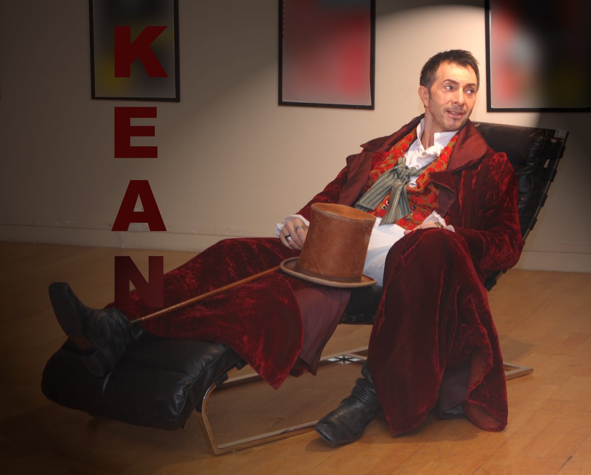 NetaPublicite's tweet photo. Pour la dernière de Kean au théâtre de l'atelier et le début de la tournée, shooting particulièrement fort! @ADesseaux @Th_Atelier https://t.co/dlG31CktJx