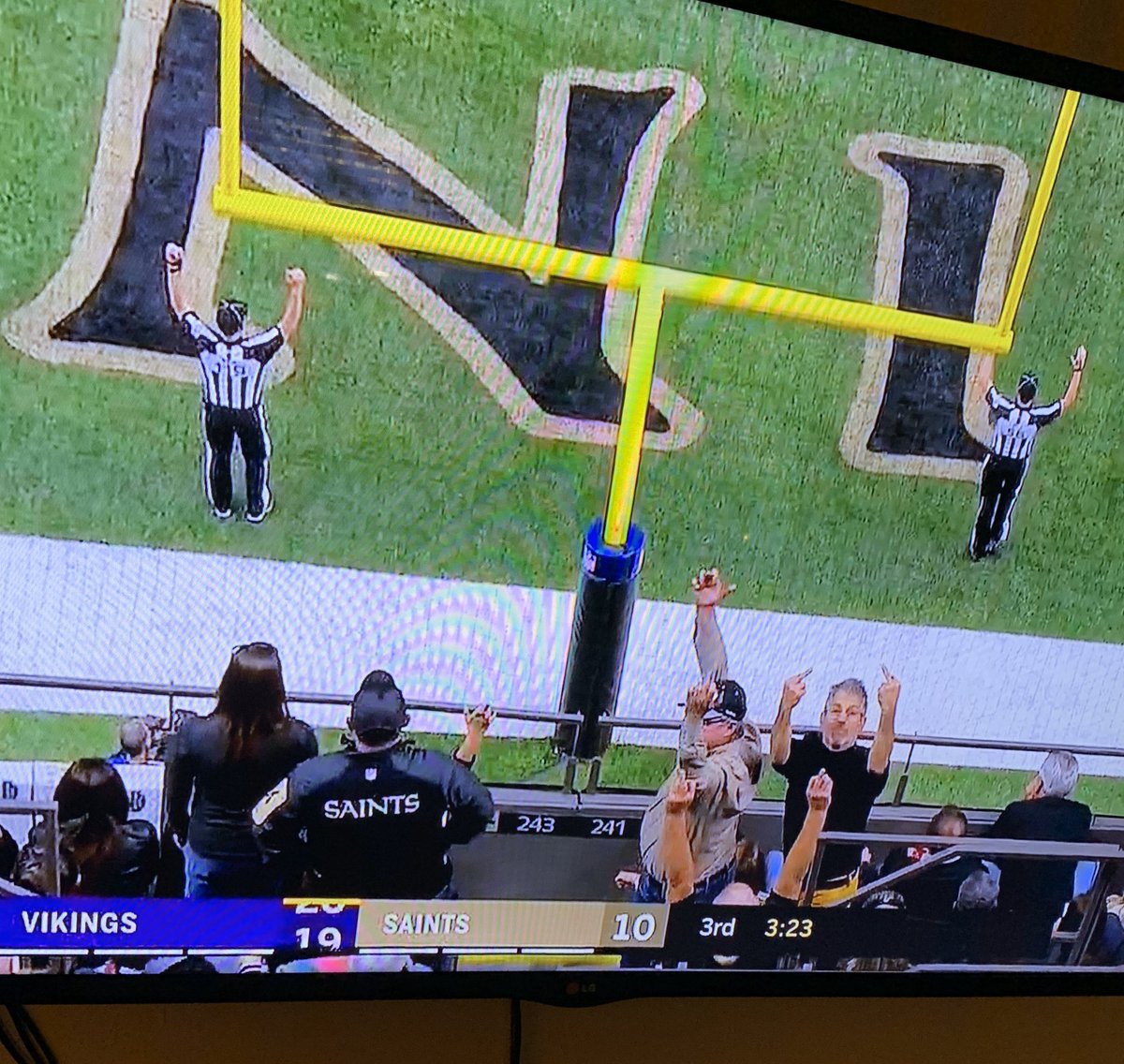 nutorious77's tweet photo. #VikingsvsSaints https://t.co/Y0p1IPBi0U
