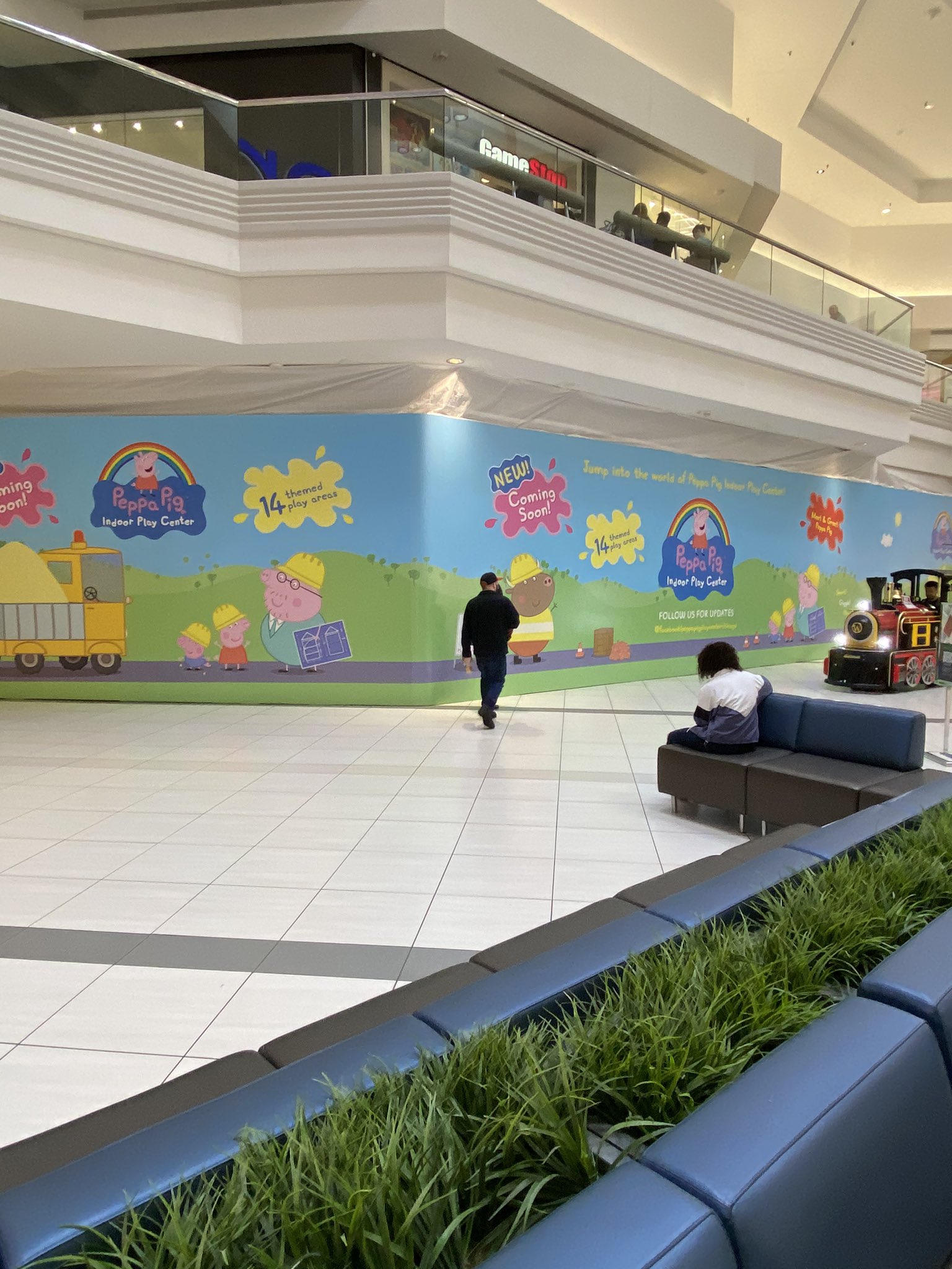 Eddie on X: Woodfield replacing Rainforest Cafe with a damn Peppa Pig  exhibit is a shame  / X