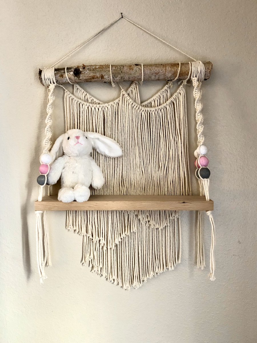 brook54638955's tweet photo. My new nursery inspired shelf! #boho #hippie #baby #babyroom https://t.co/ruszqUbfFk https://t.co/HmWWcifYcW