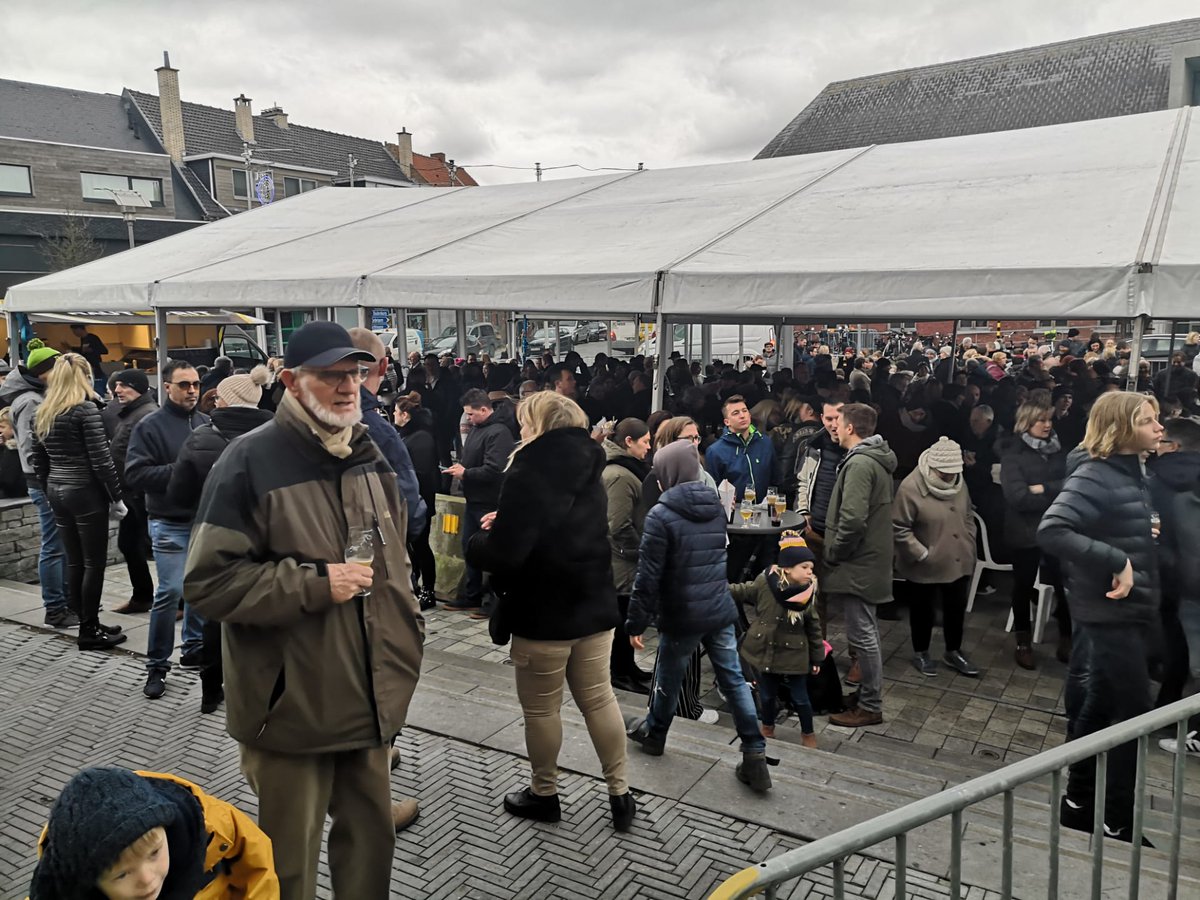 WITichtegem's tweet photo. U was weer fantastisch! Geniet van 2020 en tot volgend jaar! #ichtegem #eernegem #bekegem 😀 https://t.co/iUbANS2Msf