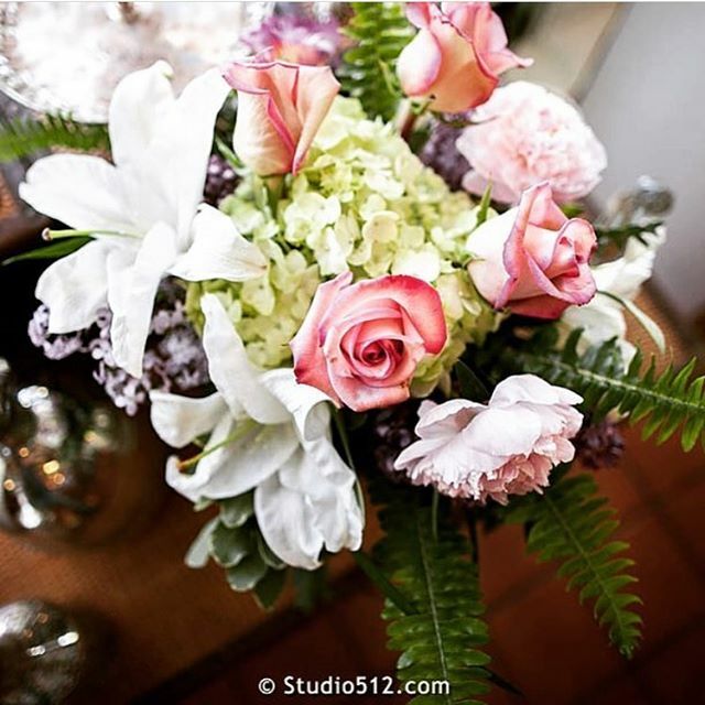 Studio512dotcom's tweet photo. Smell the roses. And lilies. .
.
.
.
.
#Roses #Staged #Luxury #Furniture #Interiors #FloralArrangement #Arrangement #Floral #FlowerArt #Flowers #Florist #Elegant #Stagers #Lillies #Proverbs31 #InteriorDesign #Staging #Stager #GodIsGood #NatureLovers #Bou… https://t.co/NIxNvwgVkj https://t.co/YSEv1aBSzL