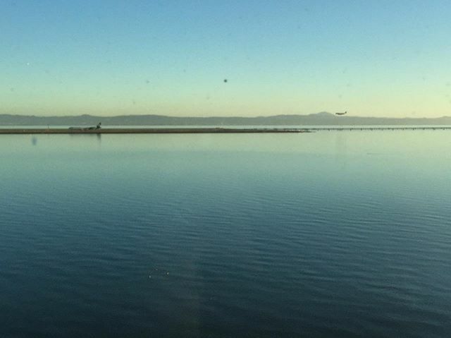 queenkv's tweet image. #kvpsf Room with a view of SFO. Watching planes landing. #airport #roomwithview