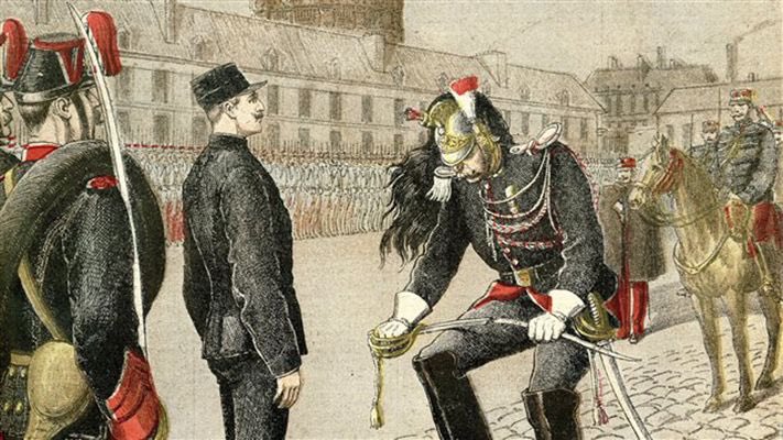 Il y a 125 ans, le 5 janvier 1895, #AlfredDreyfus était dégradé en plein #Paris aux cris de « Mort aux #Juifs ! ״Pour écouter le podcast de ma chronique « Un jour, une histoire » sur @radioshalom94_8 , vous pouvez cliquer sur le lien:
radioshalom.fr/podcasts/un-jo…