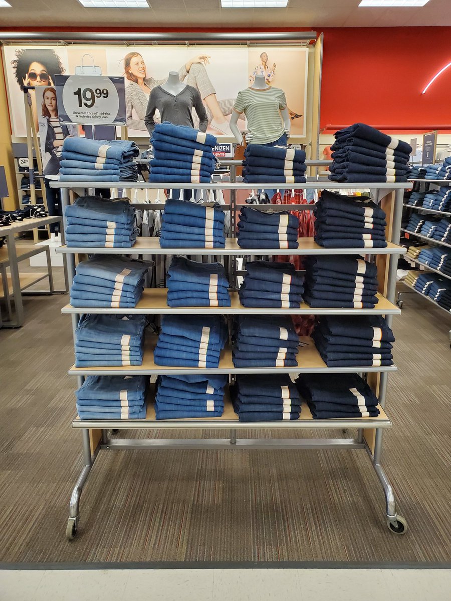MaylinnMatthews's tweet photo. Style Consultant Savannah is getting #backtobasics and starting off the new year right with some beautiful😍 #foldingstandards in UT! #wwabd #T1904 #Target #d364 @Roxanna__Torres @johnp_sheehan @LReynolds711 https://t.co/QHAYiZfMte