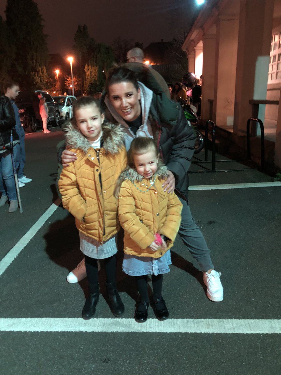 The girls loved seeing <a href="/SamBaileyREAL/">Sam Bailey Official</a> again tonight after watching Aladdin at <a href="/demontforthall/">De Montfort Hall</a>
