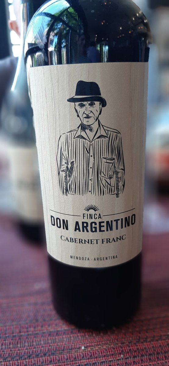 Para pasar una de las tantas calurosas 🔥🥵 tardes de Mendoza ➡ <a href="/CasaVigil/">Casa Vigil</a>

🍷 <a href="/BodegaCaelum/">Bodega Caelum</a> ꜰɪᴀɴᴏ 2016 con uvas de Agrelo
🍷 <a href="/MatiasMorcos/">Matias Morcos</a> GSM un blend de ɢᴀʀɴᴀᴄʜᴀ ꜱʏʀᴀʜ ᴍᴏᴜᴠᴇᴅʀᴇ cofermentado desde Gualtallary
🍷 <a href="/FamiliaMorcos/">Familia Morcos</a> y su ᴄᴀʙᴇʀɴᴇᴛ ꜰʀᴀɴᴄ

SIGUE