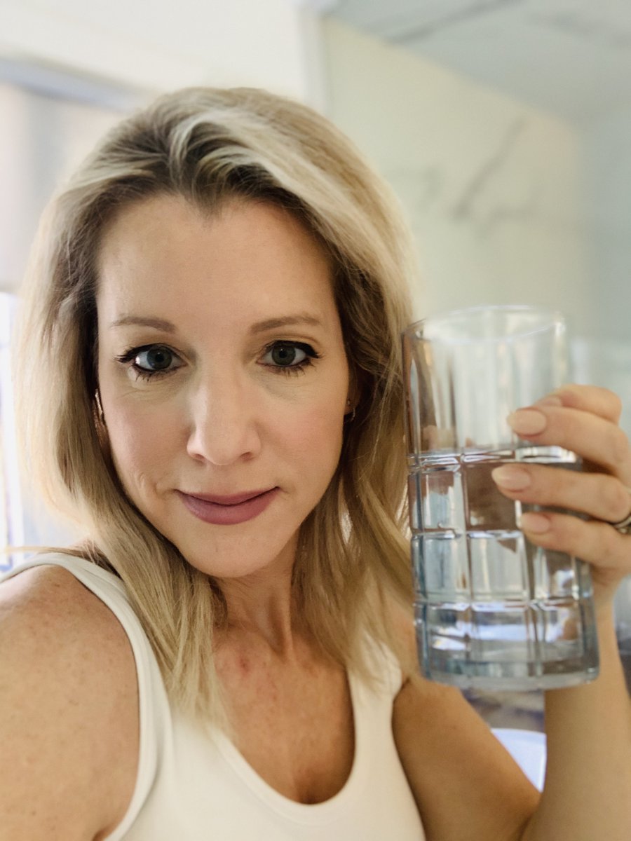 DanaLevensonTV's tweet photo. #SelfcareSunday.  These are my #weekendrituals.
Move everyday🚶    Carve Out Time⌚ Warm Breakfast🥞                                          Steam Steam Steam 🚿 🛀                                  
#selfcare #sundayfunday #thisis40 #Over48 #Over40 #skincare #wekkendvibes https://t.co/bdzVuW1q78