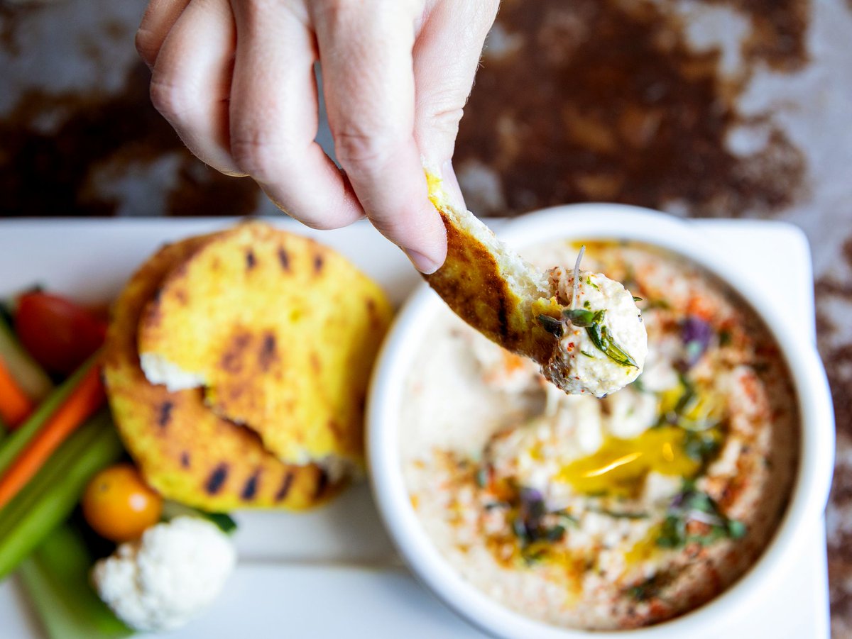 Sunday snacks! Don't miss our 50% off all bottles of wine all night long! 
.
.
.
.
#abigaile #abigailerestaurant #hermosabeach #southbay #eaterLA #foodies #eatmunchies #munchies #YelpLA #eeeeeats #latimesfood #LAist #eatguide #noleftovers