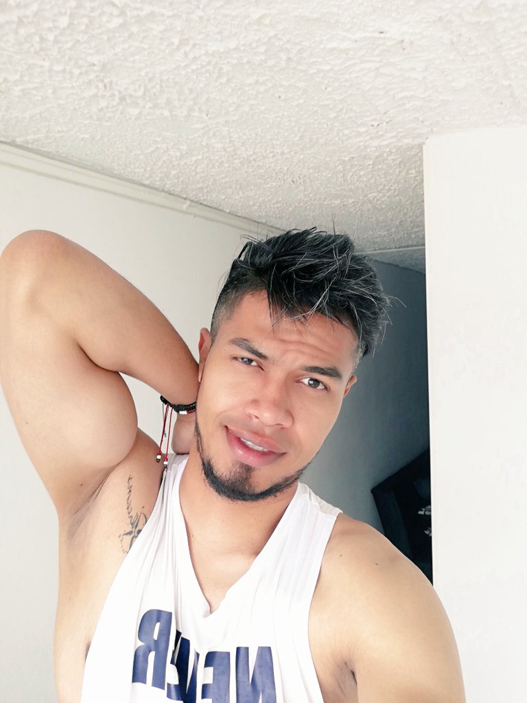 TOIBAF's tweet photo. Domingooo de 😴😴😴 https://t.co/cReaPAaBd2