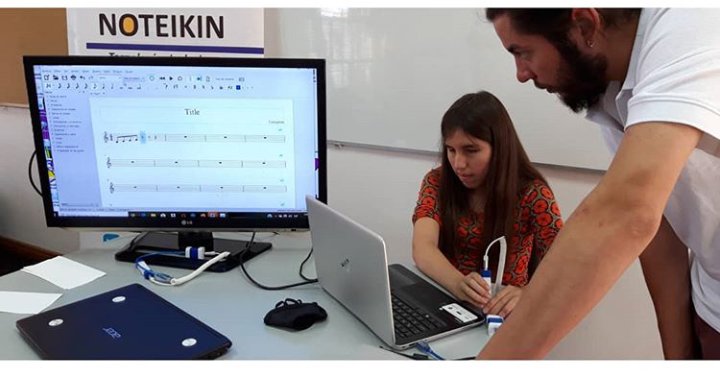 Noteikin's tweet image. Lápiz braille digital para musicografía en el Dia mundial del braille con @noteikin 
Al escribir la partitura en braille, ésta va sonando de forma simultanea en el dispositivo, lo que permite oir en tiempo real el sonido de la nota.
#WorldBrailleDay #blind #musicography #braille