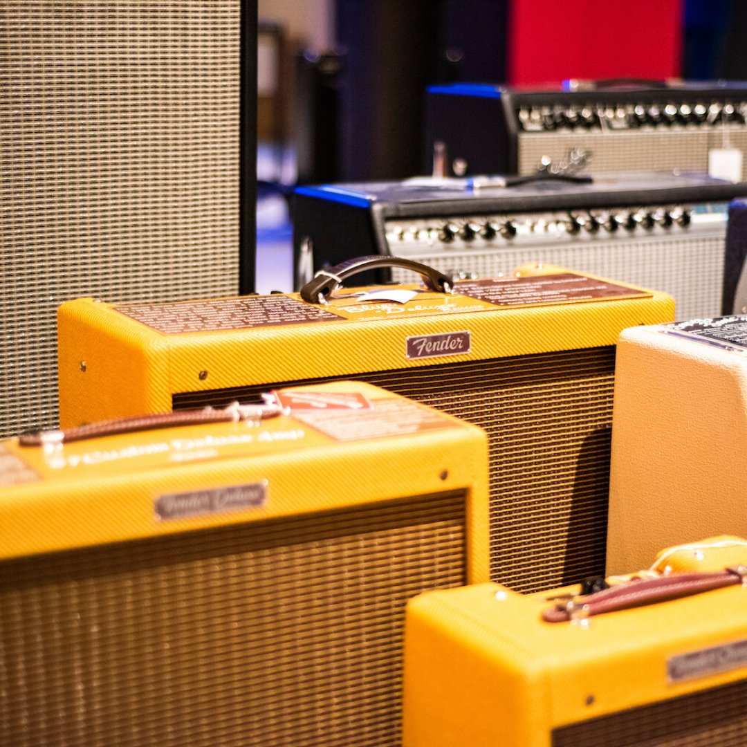 eusicamx's tweet photo. ¿Buscas el mejor amplificador para tu bajo o guitarra? ¡En #Eusica podrás hacer las combinaciones necesarias entre instrumento, amplificador y efectos hasta encontrar ese sonido original! Te estamos esperando hoy mismo en Pennsylvania #309. Colonia Nápoles #CDMX https://t.co/WHL5EmeJbH