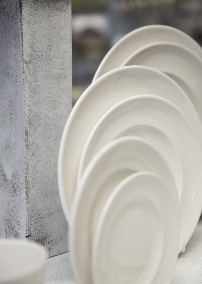 Prefer the personal touch?! If you want to see some of the stunning crockery we have available for hire for yourself, we have a selection on display in our showroom in Redruth! 🍽 It’s the perfect place to see your event come to life! Now back open 8-5 every weekday! 🛒