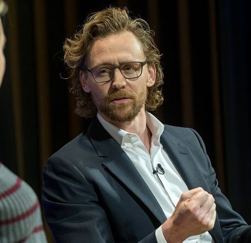 hiddlesblue's tweet photo. #curlysunday #TomHiddleston https://t.co/MoCi9wg6ob