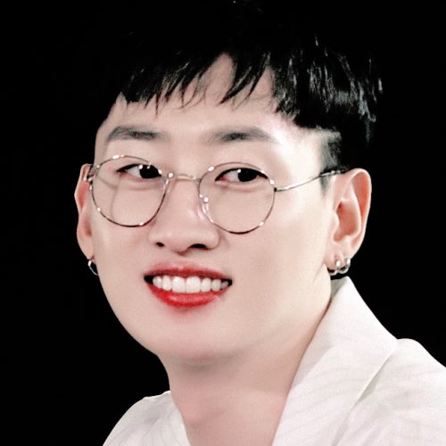 dalprd's tweet photo. im not the prettiest but you sure do make me feel like it <3 
#ElfSelcaDay https://t.co/FoB0Z2glMt