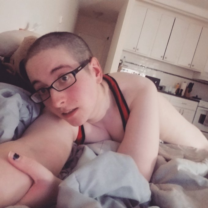 I'm hot. Also I gave myself a #buzzcut. https://t.co/ZLqDuoufb2<a href="/tag/buzzcut"class="tags">#buzzcut</a>