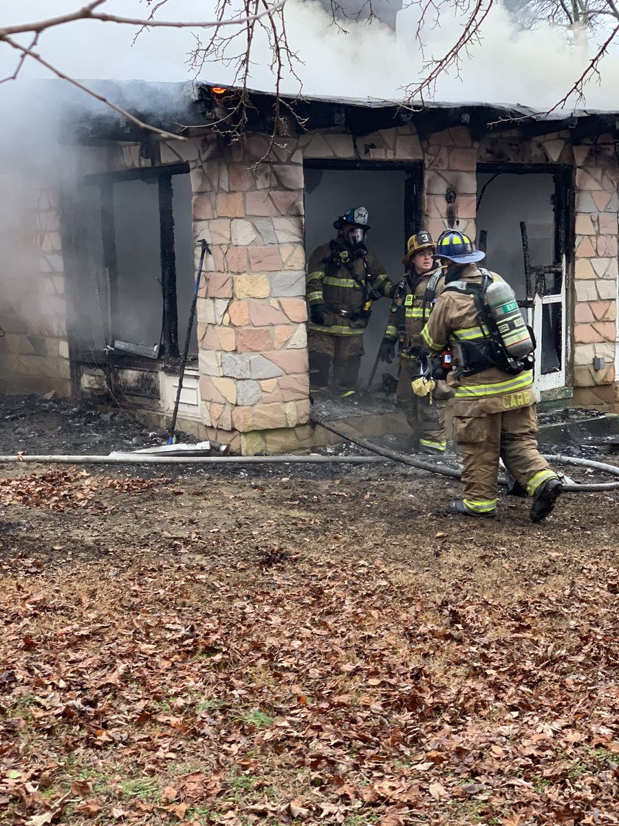 Rose46Hose's tweet photo. Coordinated efforts of @AACoFD @AnnapolisFire & U.S. Naval Academy FD make quick work of house fire in the Highland Beach area of AACO yesterday morning. #SOPDriven #RuralWater #StrongCommand #Teamwork @makinthepush https://t.co/TuxivCOKsH
