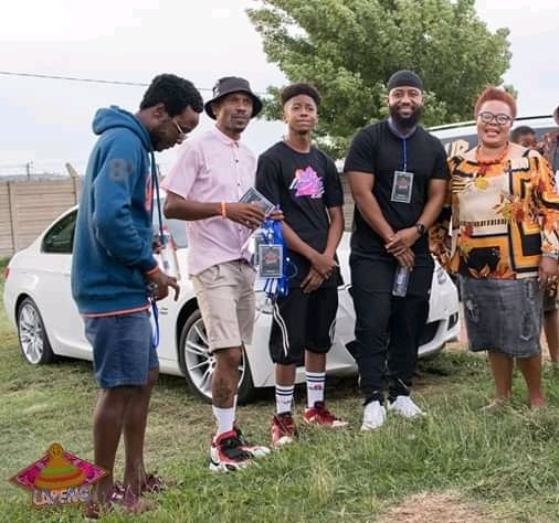 tjhesetsi's tweet photo. @casspernyovest @tjhesetsi and @Andrianto_World and the family..#Lapeng was the Bomb https://t.co/aF9mAbKhID