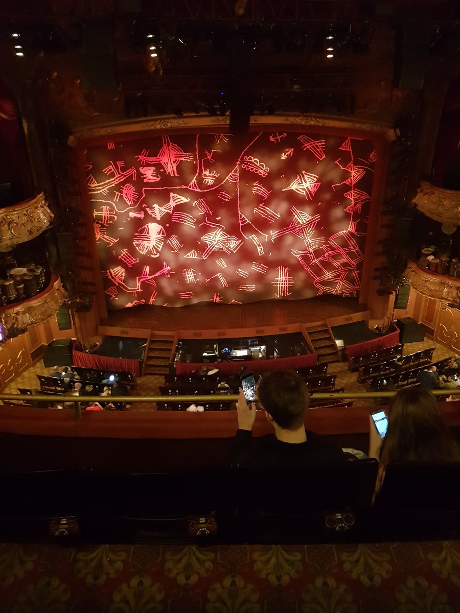 This weekend I got to tick another two things off my '10 things to do before I'm 40' (which is in just over 2 months) 1.Going on the London eye - it's been there 20 years and I've never ridden it. 2. Seeing The Lion King. I had such a wonderful day. The Lion King is stunning!