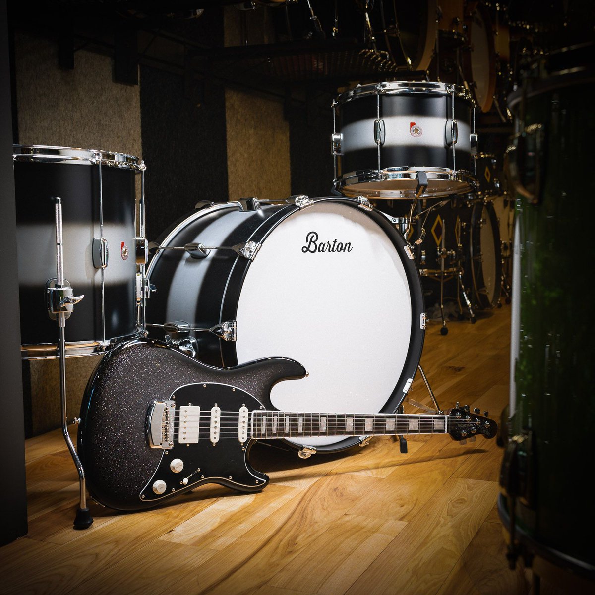 ChicagoMusicEx's tweet photo. Wanna start a band? https://t.co/BHm9NJAzT0 #chicagomusicexchange #musicman #bfr #cutlass #hss #bartondrums #gearwire #gearybusey #guitarspotter #guitarphotography #guitarsdaily #tonemob #knowyourtone https://t.co/w1hgJ1L8qv
