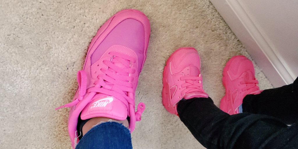 magentakaysha_'s tweet photo. Sundayyy!!!! 
- Mommie &amp;: Daughter matching day💖
#NERules #BeMagenta #TMobile #Magenta #CarolinaGoats #CoastalGoats #CGXGoats #Store9386  #TMobileFamily #TMobileLife #AreYouWithUS #WeWontStop https://t.co/9bP96EU7bL
