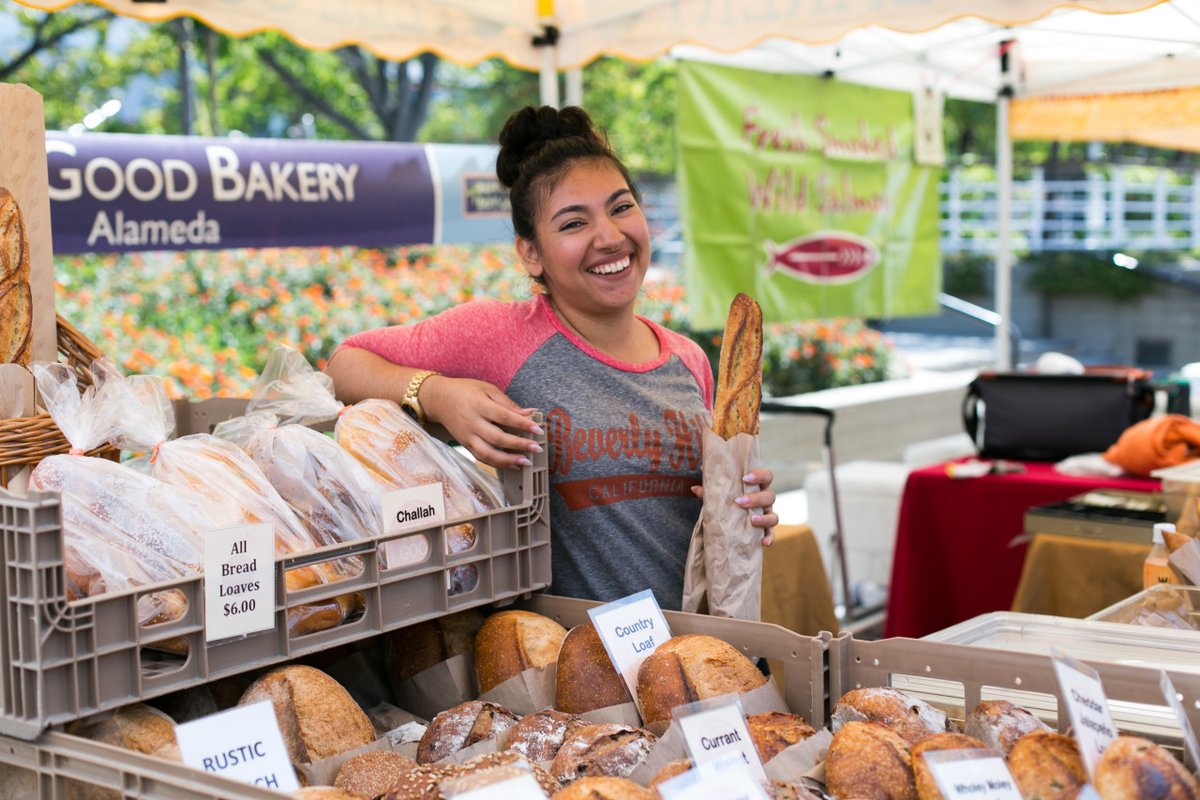 Stop by the farmers market today for some delicious baked goods from Feel Good Bakery. Feel Good Bakery is dedicated to seasonally inspired tarts, turnovers, and pies, as well as specialty breads and super-seeded cheese sticks. 🍞🥖