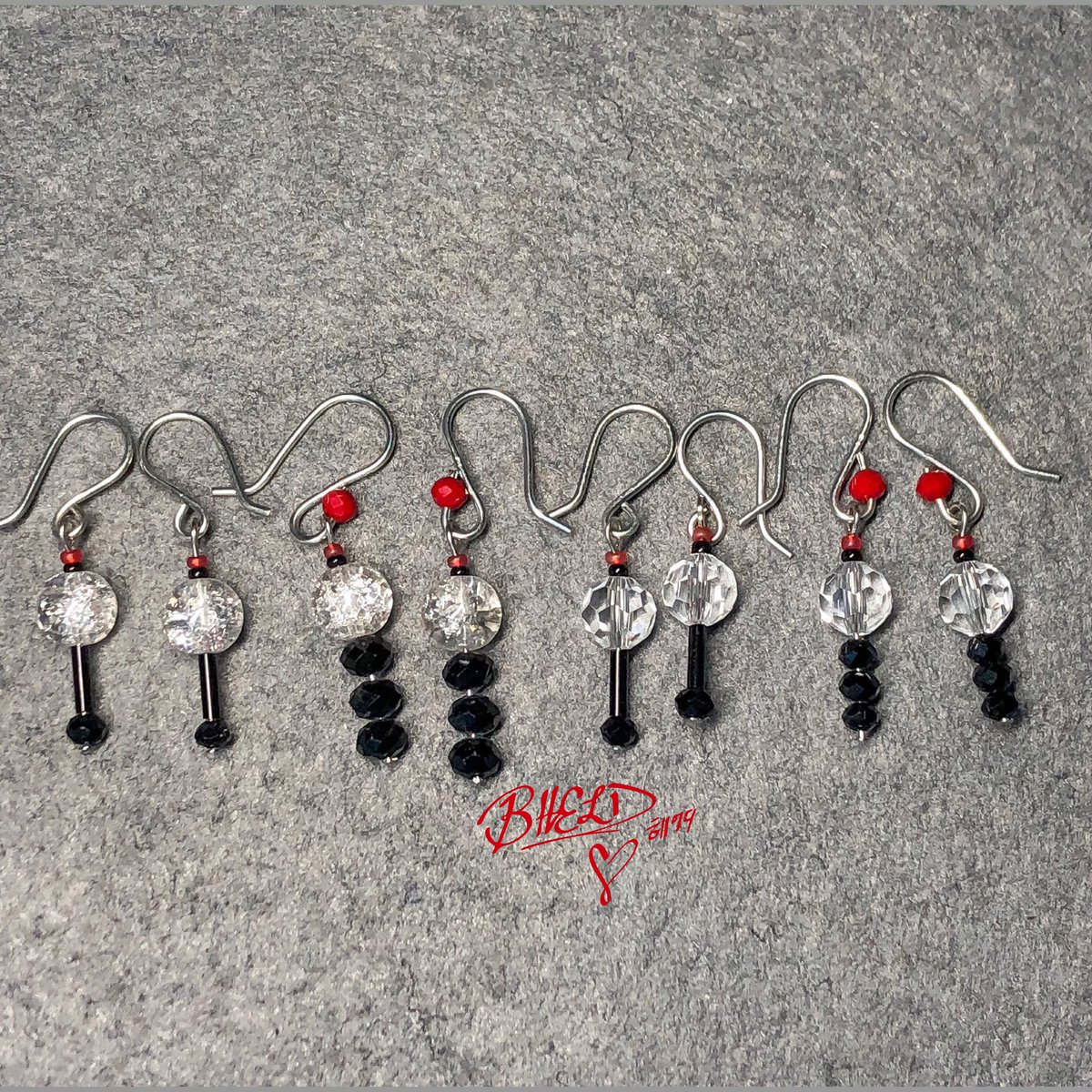 bheldpr's tweet image. 🎆LOOK IT’S THE ARMY LIGHT-STICK EARRINGS!🎆
Il-Sam (1-3) are the cute ARMY light-stick earrings created to show your BTS ARMY pride in a chic way. There are 4 styles to choose from, A R M Y, alone or with the Sam-Pal (3-8) dangle in the DDAENG set.
🙌🏼🌹💜
#BHELDPR #BTSARMY