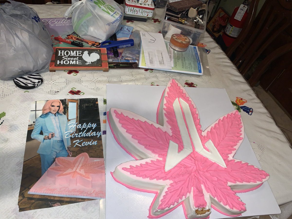 Kevinminaj15's tweet photo. Last night was crazy my Jeffree star theme party was a success thanks to all my friends❤️but most Important @JeffreeStar thank you so much your videos got me through a really tough time in 2019 but a bitch started the year with a bang🔥#JeffreeStarCosmetics #JeffreeStarPrList https://t.co/HgtQmES2XA