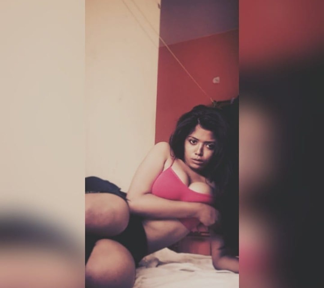 dusky_bitch_'s tweet photo. My boobies are growing bigger
So I want someone to hold them.... https://t.co/xawRcDSOSL