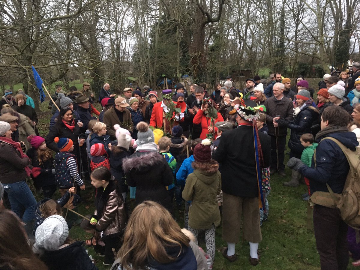 A pleasure to take part in #BrightwellCumSotwell (and Mackney) #Wassail today! #Oxon #orchards #apples #cider #morrisdancing  #Mumming  #tradition <a href="/Armaleggan/">Armaleggan</a> <a href="/BorderlineMo/">Borderline Morris</a>