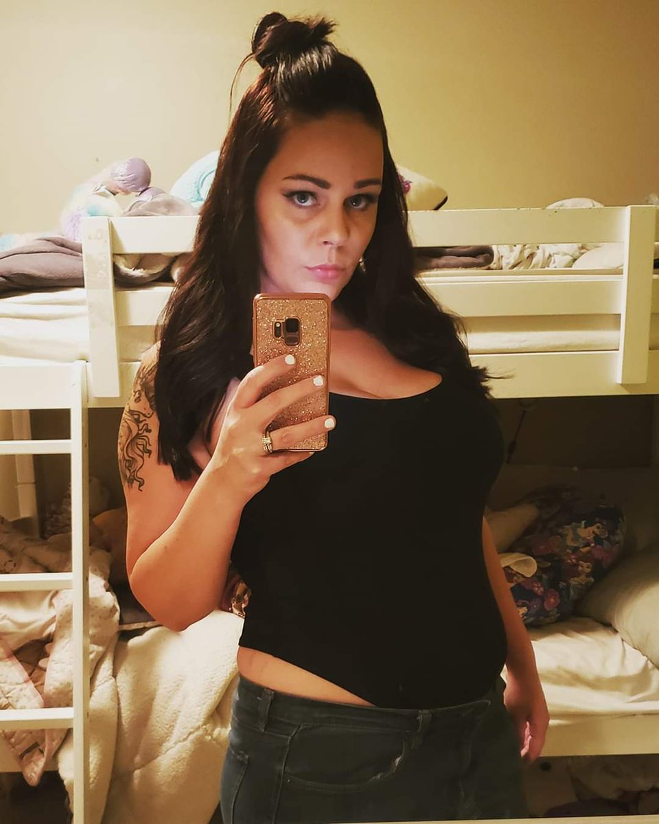 BBMuser2's tweet photo. #kitchenermilf 
#kitchenerswinger https://t.co/aRHvGPrhe5