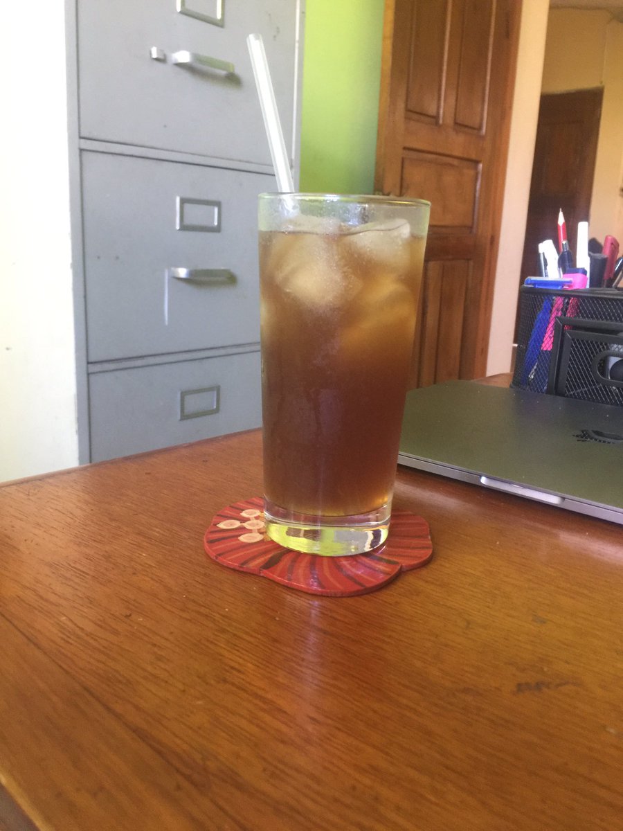 djecee's tweet photo. Cocktail du dimanche

Nom: 1804

✔️Gin
✔️Rhum Barbancourt 5 étoiles
✔️Coca Cola
✔️Citron
✔️Boisson énergisante
✔️Glaçons

#MrCocktail https://t.co/TN76jtILTG