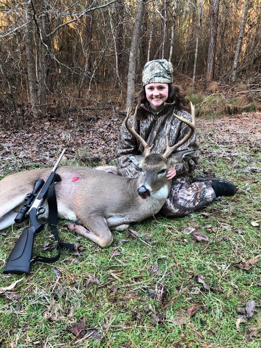 HeatherBoyd93's tweet photo. 12 hunts later, she finally got him! She heads back to Starkville this afternoon! Patience perseveres! #ninepoint #deerhuntingdaughter #proud https://t.co/8hnc2p9tSg