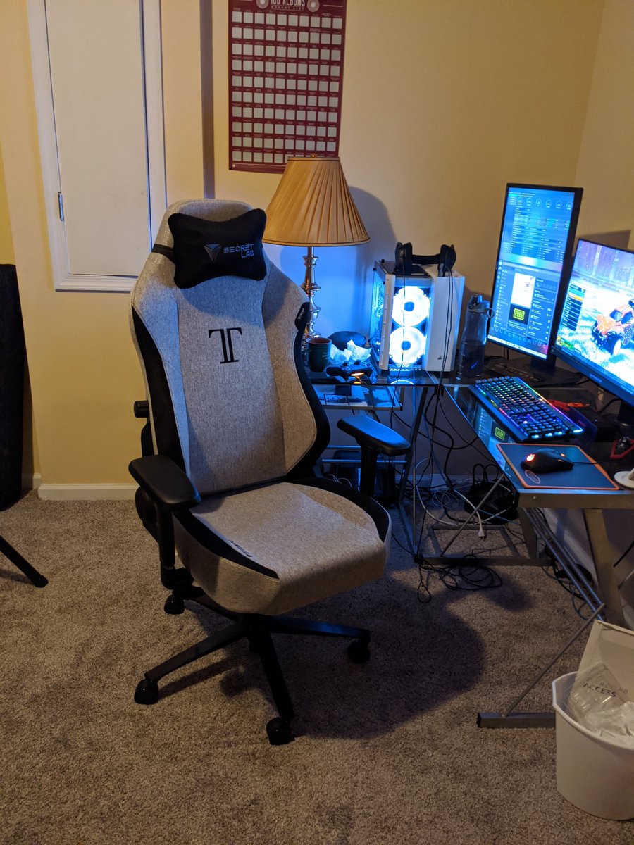 OffDaHeez's tweet image. Just assembled this beautiful #Secretlab Titan.  Yessir