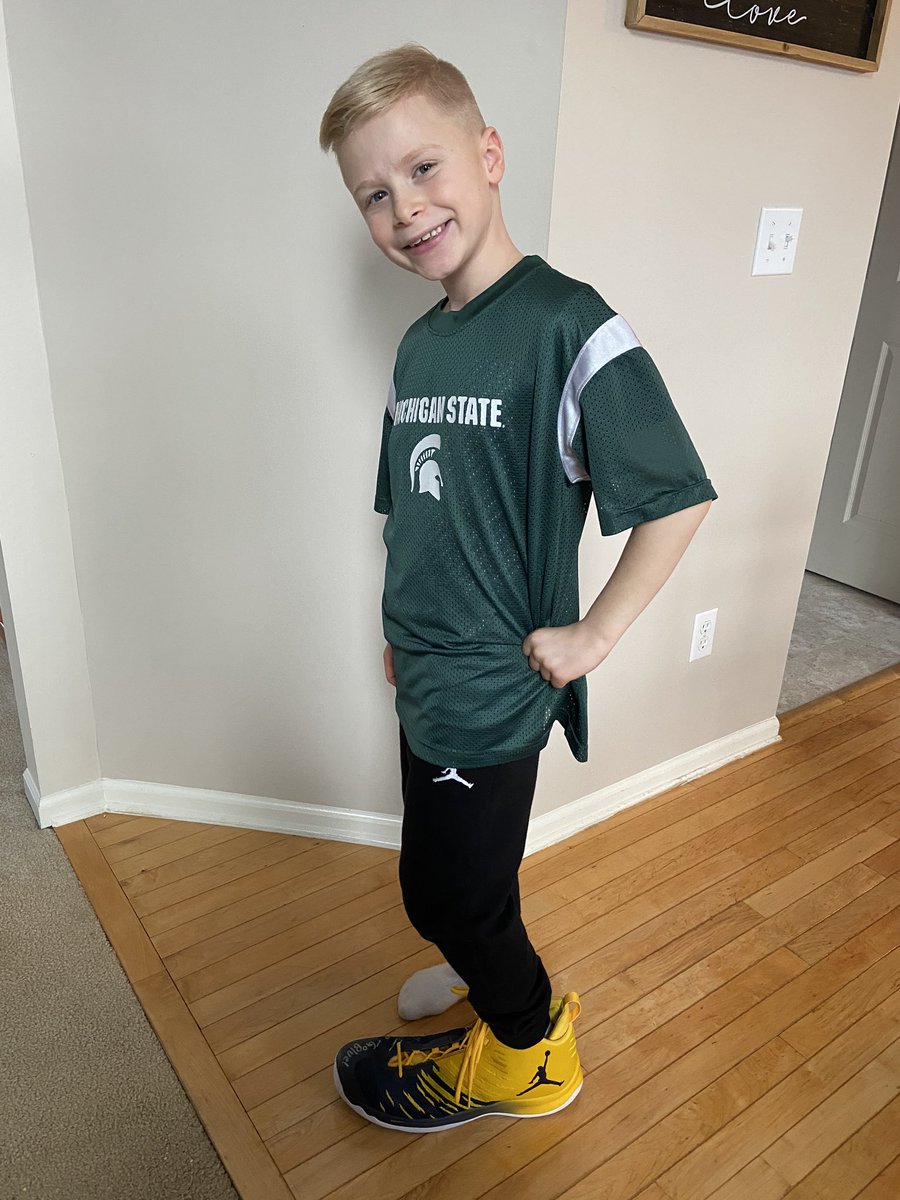 When you’re cheering for the <a href="/MSU_Basketball/">Michigan State Men's Basketball</a> Spartans, but you are also partial to <a href="/babydavis51/">Austin Davis</a>, this is what you get!  #GoGreen
