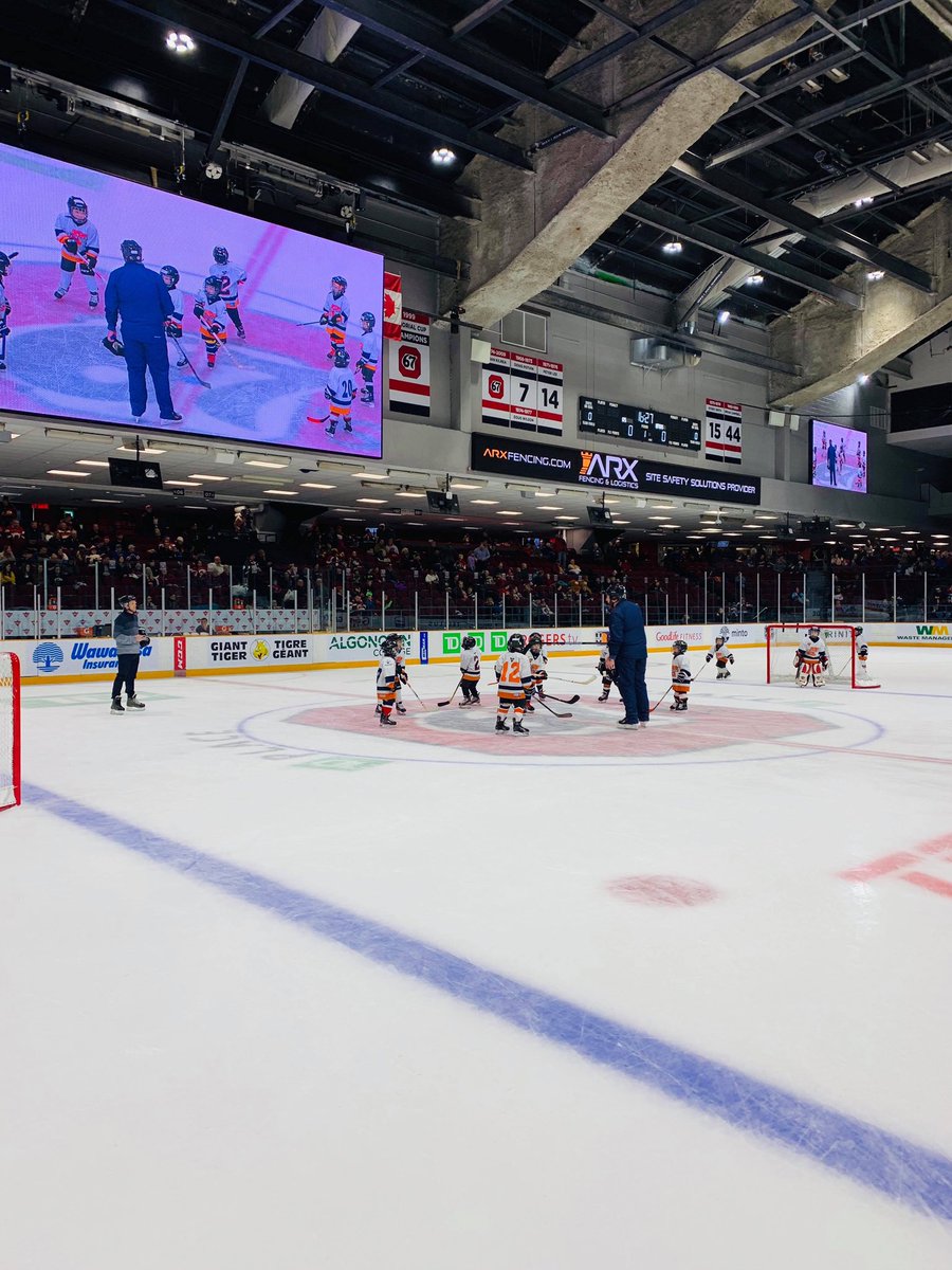 KMHANews's tweet image. IP K1 were invited to scrimmage at TD Place today prior to the @Ottawa67sHockey and Otters puck drop. What a cool experience for the K1 team. #KMHA #InitiationProgram