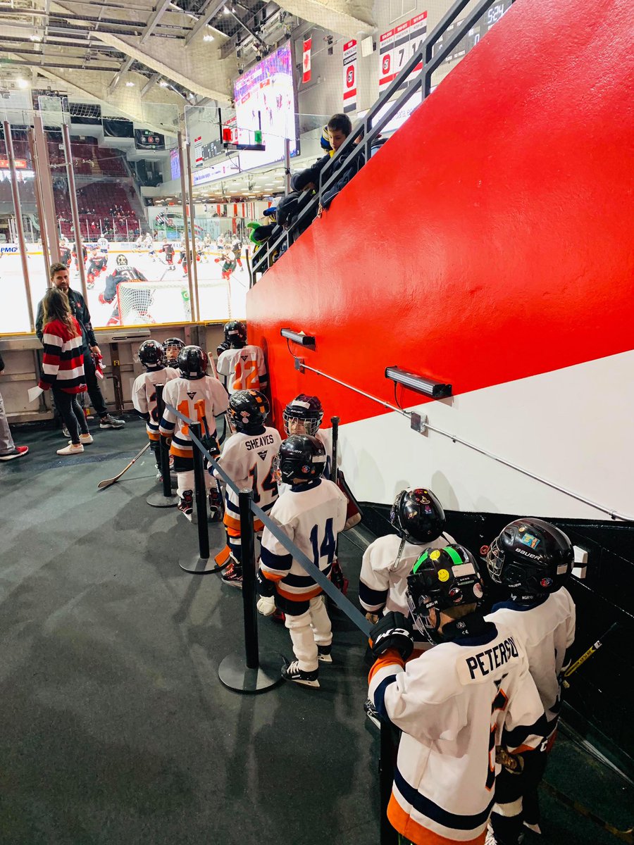KMHANews's tweet image. IP K1 were invited to scrimmage at TD Place today prior to the @Ottawa67sHockey and Otters puck drop. What a cool experience for the K1 team. #KMHA #InitiationProgram