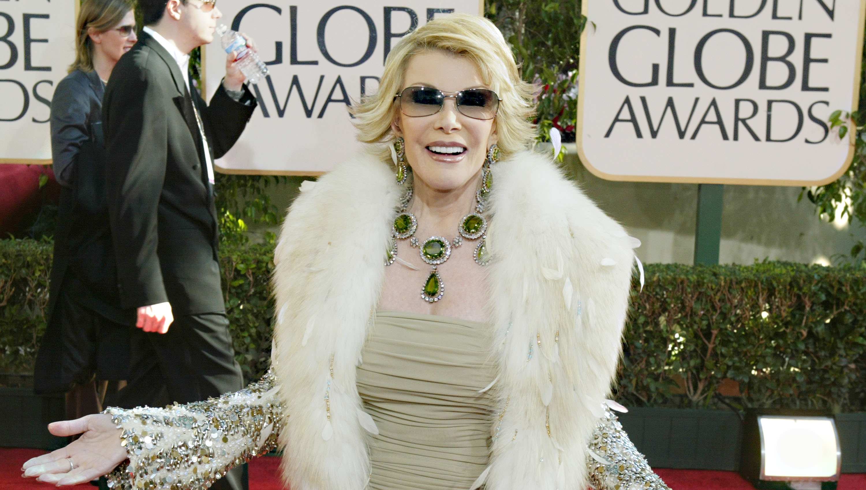 Joan Rivers on Twitter: "Ever hear someone say "Who are you on the Red Carpet? Well, you can thank Joan for that!! She invented the phrase! https://t.co/rvWKgU8VpT" / Twitter