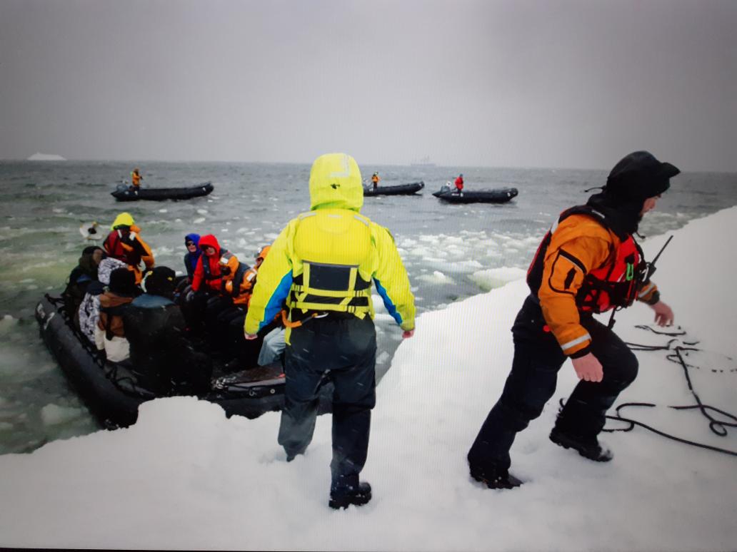 ashleycoopergwi's tweet image. Landing on multi year sea ice in gnarly conditions off Humphrey Island, Antarctica. The Muller ice shelf used to extend out to hear before it collapsed due to climate change. #Antarctica #ClimateEmergency #seaice #polarcircle