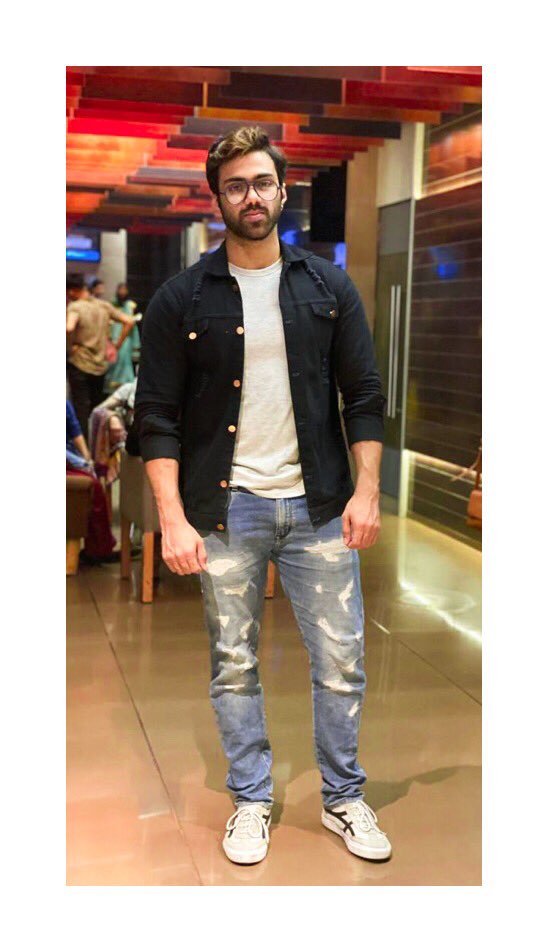 ManikTalwar66's tweet photo. It’s been so long. Now I’m back... 
HAPPY NEW YEAR GUYS

#HappyNew2020 #SundayMotivation #LikeABoss #SundayFunday #instagram #boss #Bollywood #newme #comeback #twit https://t.co/7j4H6cyrW3