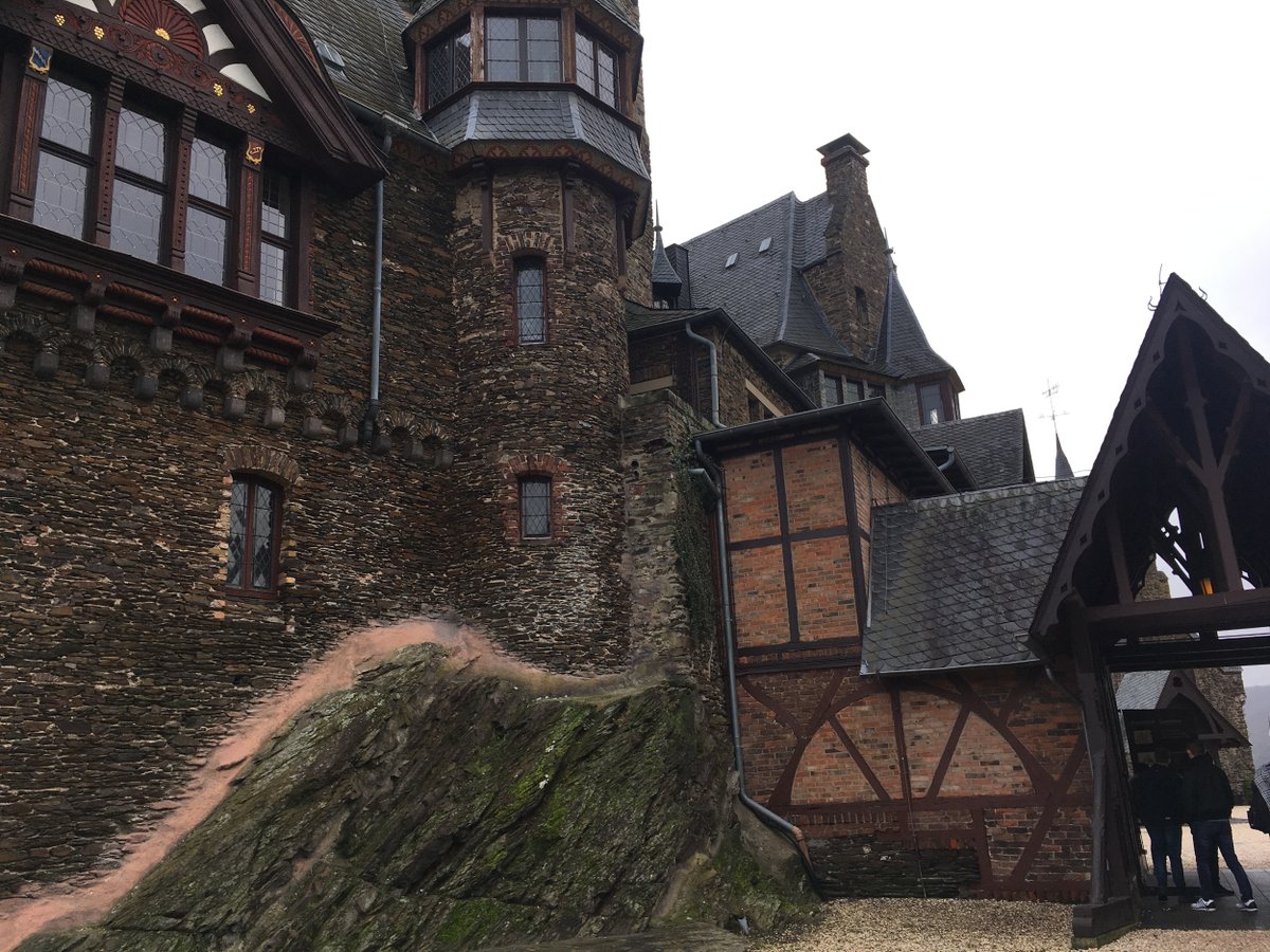 Darkflamewolf's tweet photo. Went to Cochem, Germany this past weekend and got to see the castle on the hill overlooking the Moselle River. It was breathtaking. Lots of picturesque scenery. #WasFreakingColdThough #RainyAllDay #AteLunchIntheCastle #ShortTour #LengthierTourInTheSummer #DefinitelyComingBack https://t.co/CtJBiBox6s