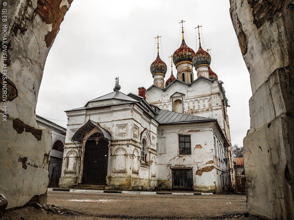 Rostov. Church of the Savior the All-Merciful.
The temple building was built with the blessing of Metropolitan Jonah Sysoevich in 1654.
#urbanexploration #urbex #abandoned #abandonedworld #rurex #travel #Rostov #Russia #traveltheworld