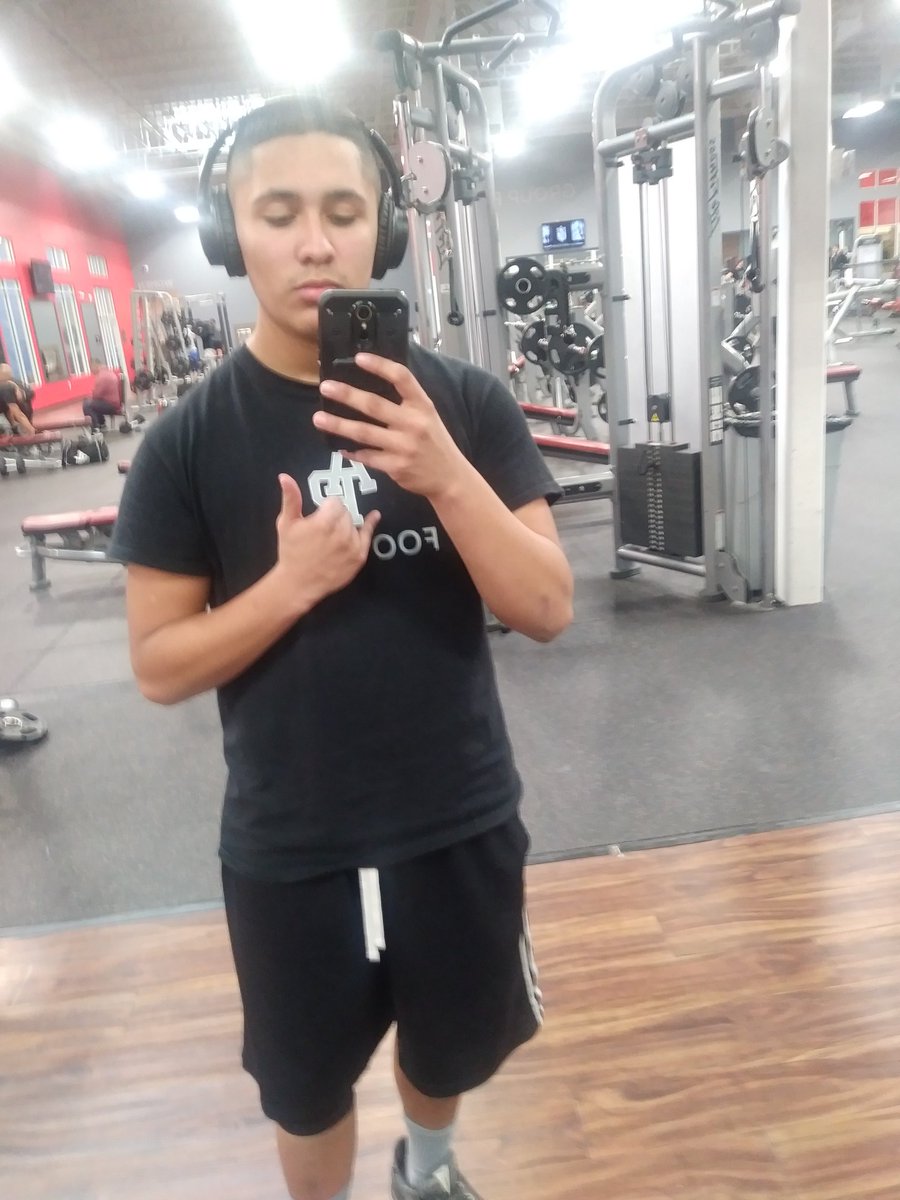 AlexEncinas16's tweet photo. Woke up early in the morning to have a great workout and skill training to end the week off with. The training never stops, neither my grind!!! 
@USNFT @levelupelitesFB @USAFootball  @247recruiting 
@RealCoachCarter https://t.co/8Pzhar3SqU