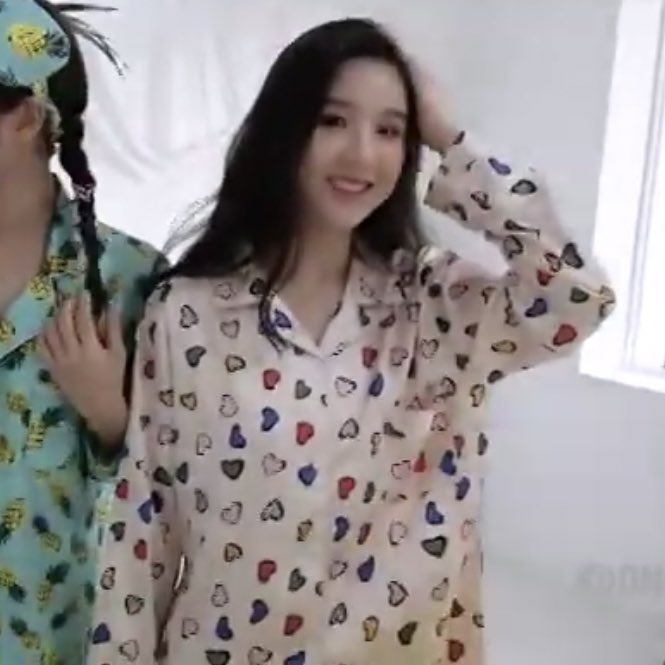 low quality heejin tweet media