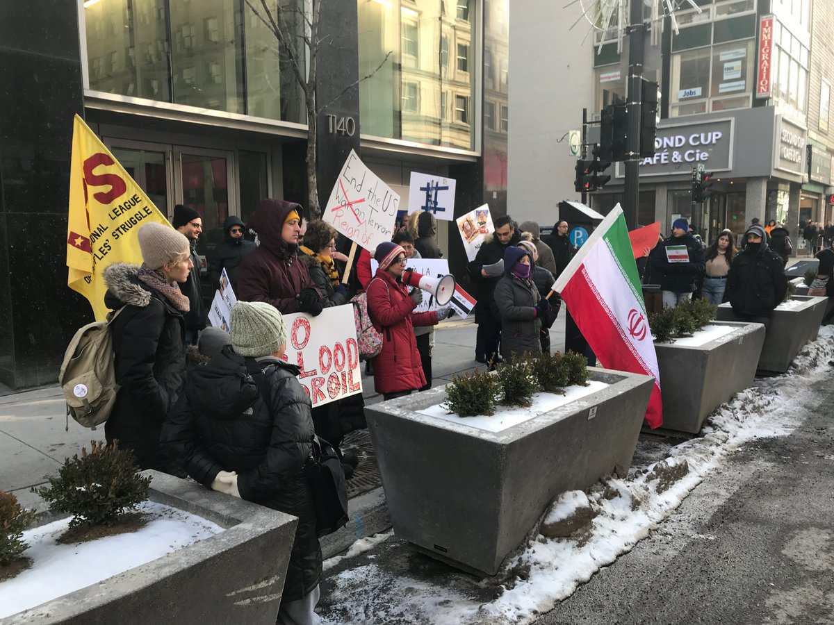 At today's anti-war protest at the US consulate in #Montreal, this Iranian-Canadian women talked of the recent death in #Iran of her father, who died of cancer. In Iranian hospitals, she saw that many gravely ill people lack essential medicines due to US sanctions.
#NoWarOnIran