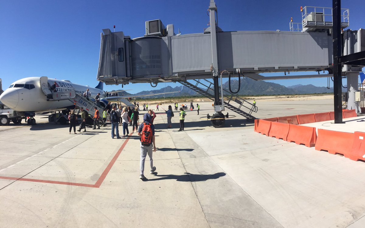 ClubJetCharter's tweet photo. Landing in Cabo: no terminal! https://t.co/H8RaI0GHYA