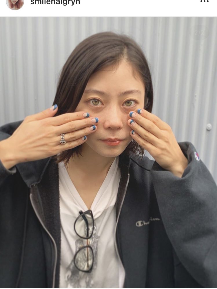 み Twitterren すみれちゃん超可愛いこのちょっと気怠げで不健康そうで儚い感じめっちゃ可愛い どんな髪型髪色でも似合うの凄い 浅野忠信とcharaの遺伝子凄い