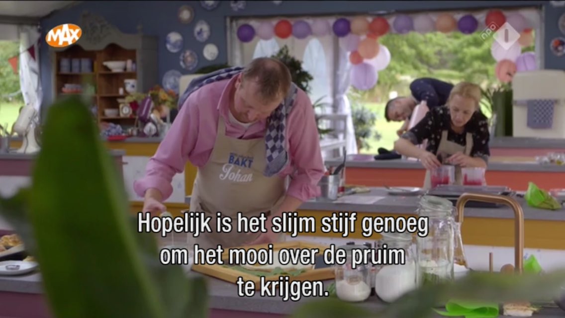 marjolijnvdg's tweet photo. Hoe kunnen mensen dit hardop zeggen zonder in lachen uit te barsten? 😂 

#heelhollandbakt #hhb https://t.co/2bWnWtiDn4