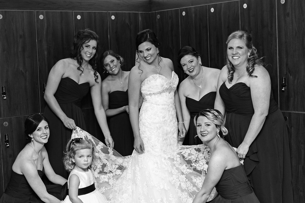 asaweddings's tweet photo. #Capturingthemoments you will cherish for a lifetime. Bridesmaids gathered around bride Erin just after seeing her #beautiful #weddingdress ♥️ .
@ashotaboveweddings now booking 2020 #weddings
Visit https://t.co/kex0ESjtbU to get to know more about our #weddingphotography #style https://t.co/RsGc7hDkNl