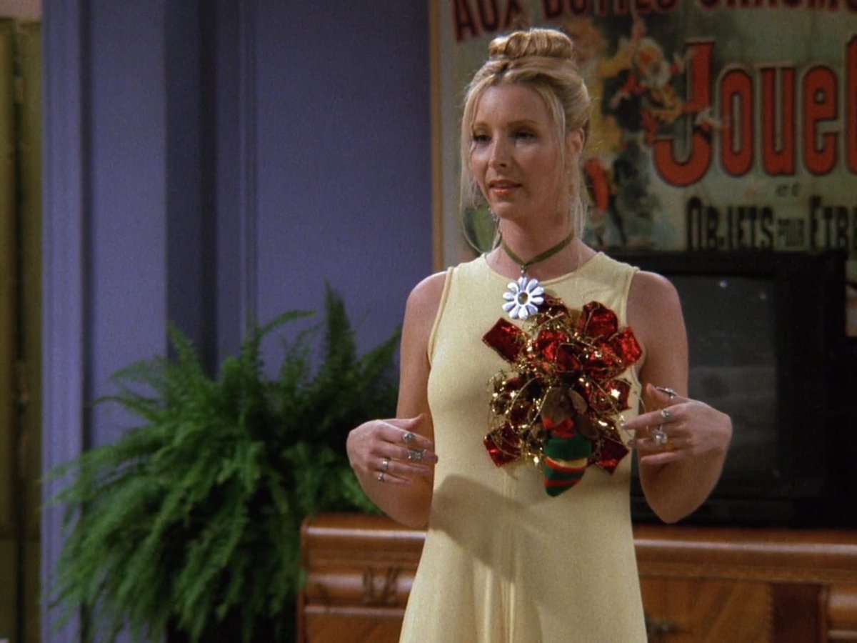 MeganDiCapriOh's tweet photo. Who wore it best? @JLo @LisaKudrow #goldenglobes #phoebe #phoebo #jlo https://t.co/rvHWpGdfaY